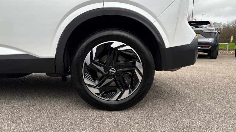 Nissan Qashqai 1.3 DiG-T MH N-Connecta 5dr Petrol Hatchback